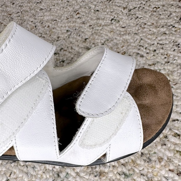 WALKING CRADLES VELCRO STRAP SANDALS size 7N but runs wide white - Picture 5 of 12